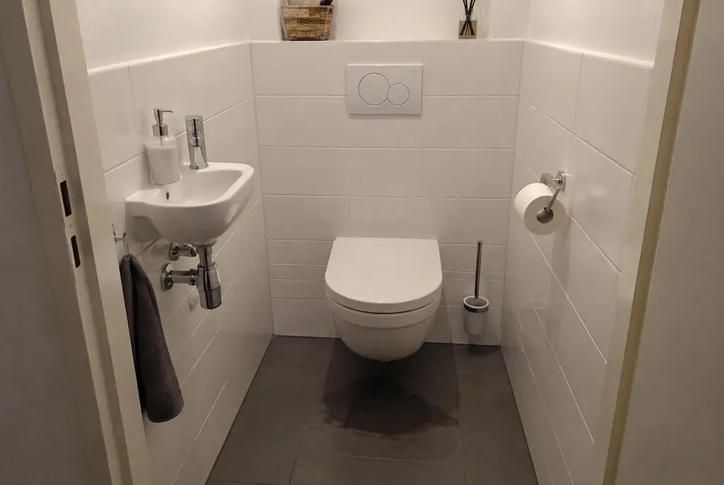 Lekdetectie Kortenhoef – natte vloer bij een toilet